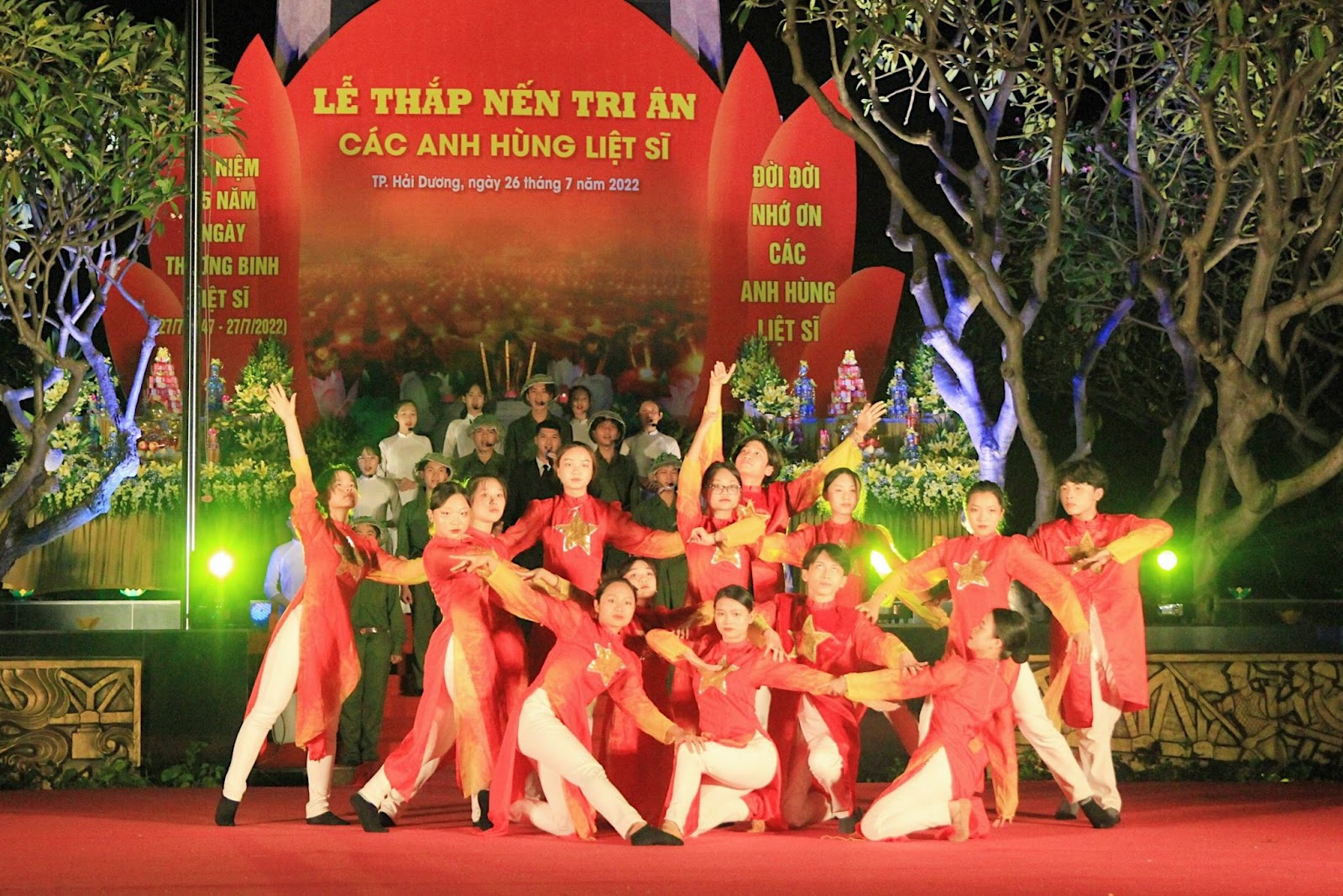 Nhấn để phóng to